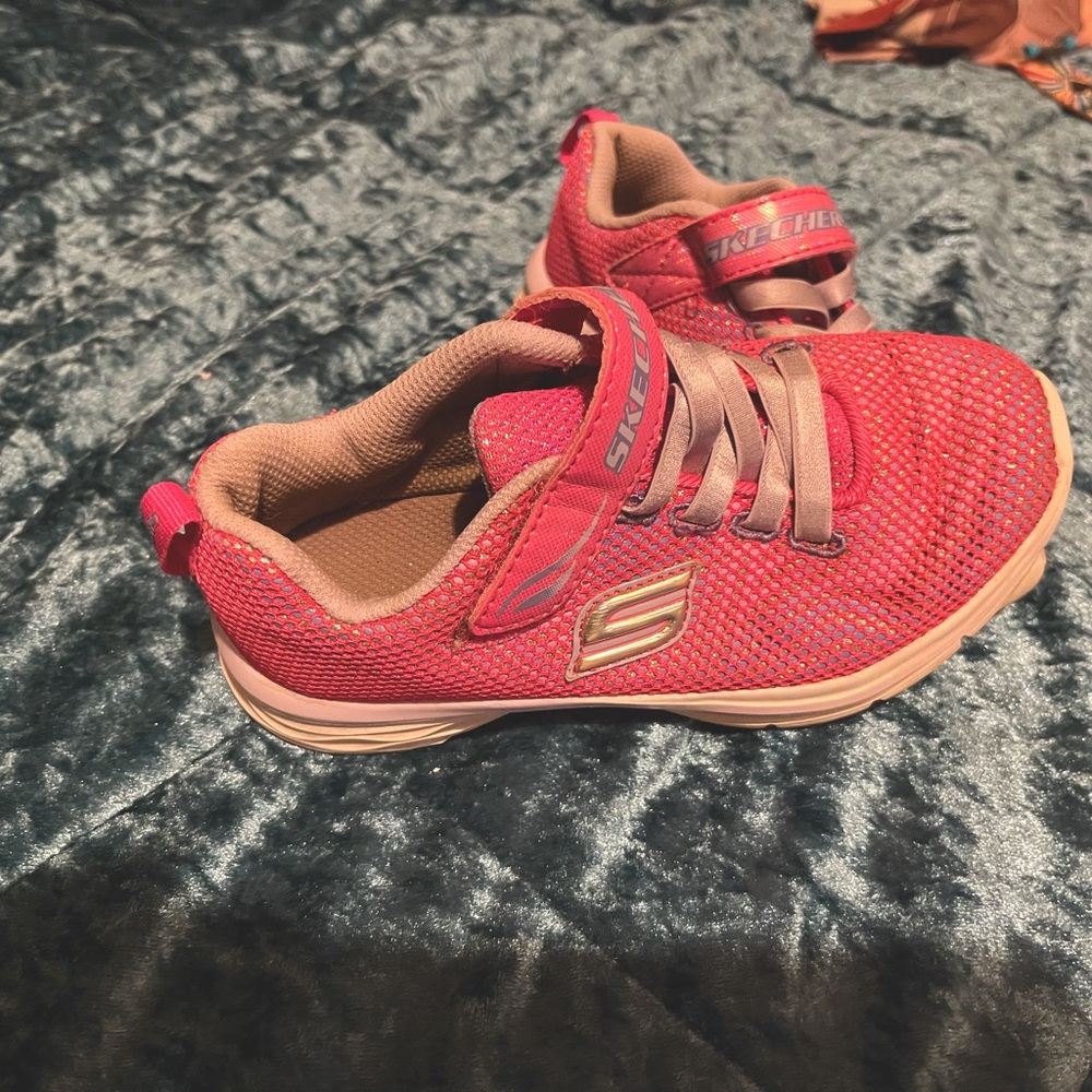 Girls Skechers tennis shoes